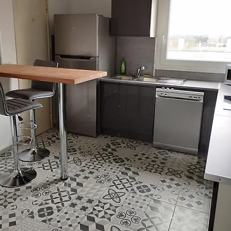 92 M2 Avec Internet - Entree Autonome Apartment