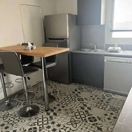 Apartment 92 M2 Avec Internet - Entree Autonome *